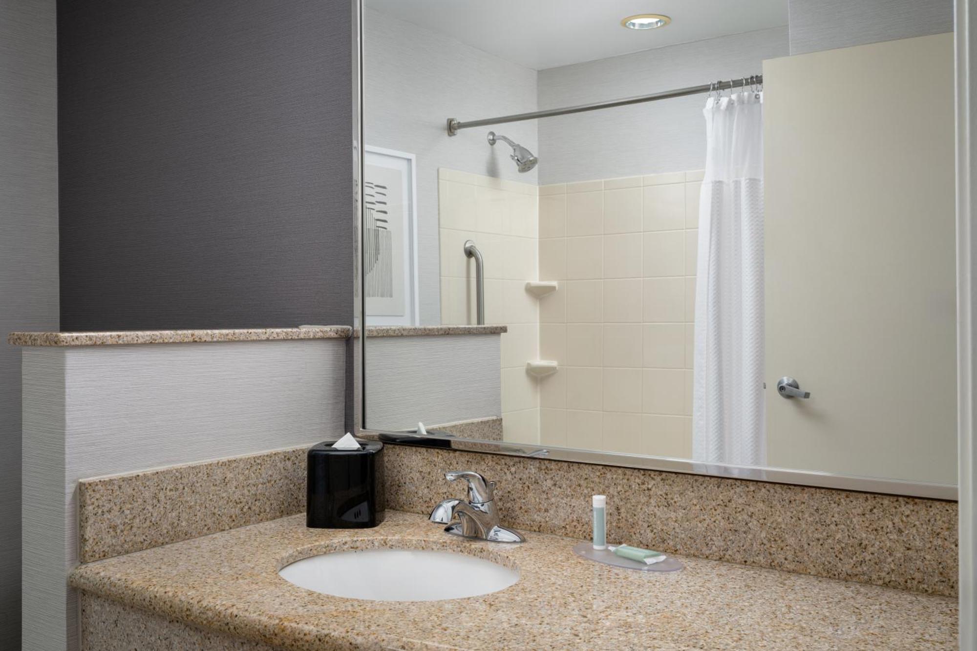 Hotel Courtyard By Marriott Kingston Exterior foto